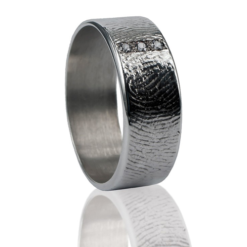 Zilveren ring met vingerafdruk en drie stenen